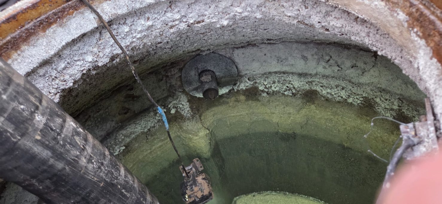 KAS schwerste Betonkorrosion in der Kleinkläranlage KAS schwerste Betonkorrosion in der Kleinkläranlage