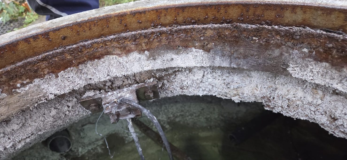 KAS schwerste Betonkorrosion in der Kleinkläranlage KAS schwerste Betonkorrosion in der Kleinkläranlage