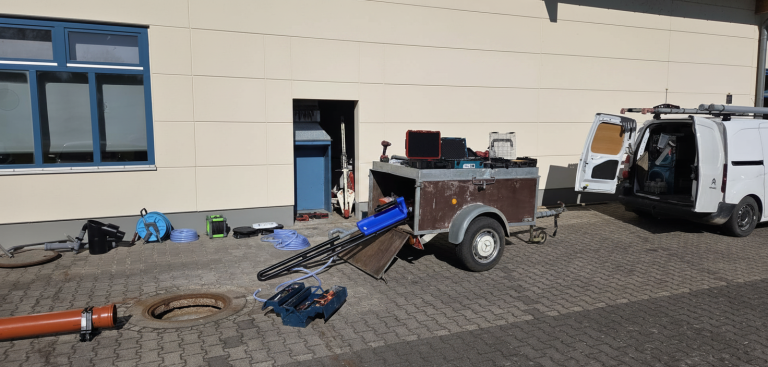 KAS Klatt Abwasser Service GmbH Nachrüstung einer 2 Kammer Grube zu einer biologischen Kleinkläranlage KAS Klatt Abwasser Service GmbH Nachrüstung einer 2 Kammer Grube zu einer biologischen Kleinkläranlage